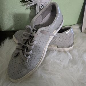 Light Gray Low Top Sneakers with Textured Fabric and White Laces
